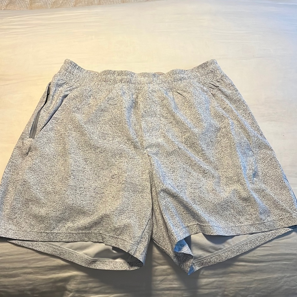 Lululemon Pacebreaker short Lined, Size Medium, 5 inches